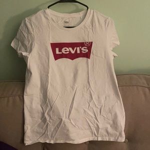 White Levi’s Tee